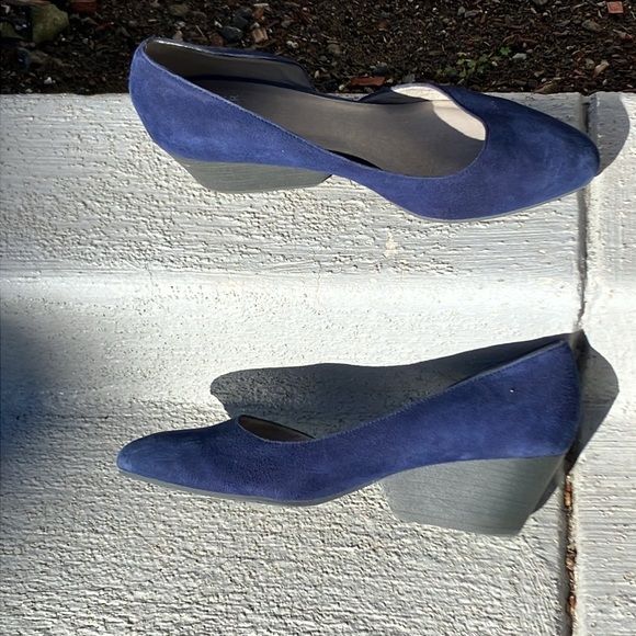 Beautiful Eileen Fisher Blue Suede Shoes size 9.5 - Picture 3 of 11